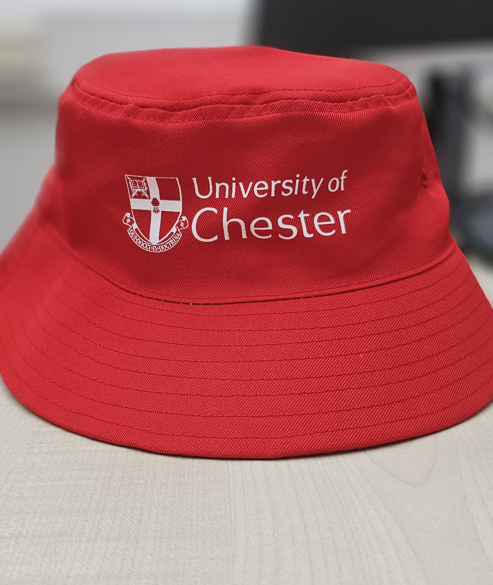 University bucket hat - red